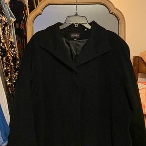 Black. Jones New York full length heavy winter coat. Size 22W. Great condition.